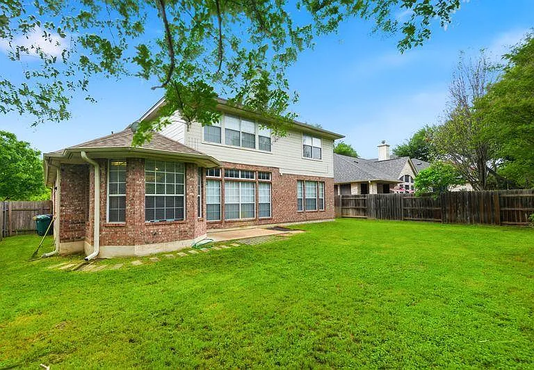 10008 Lachlan Dr — Photo 25
