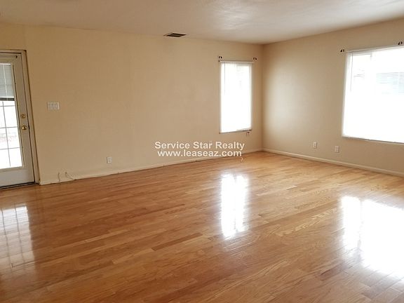 2nd image of 2921 E Willow Ave