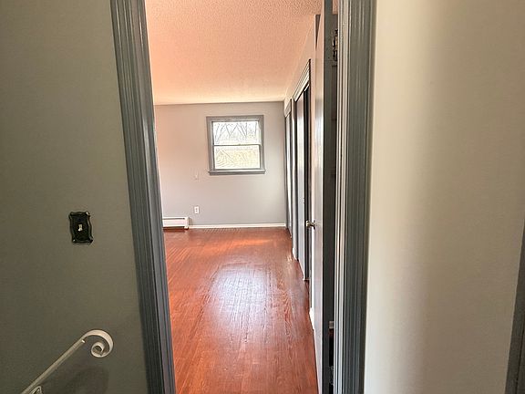4th image of 126 Towpath Ln