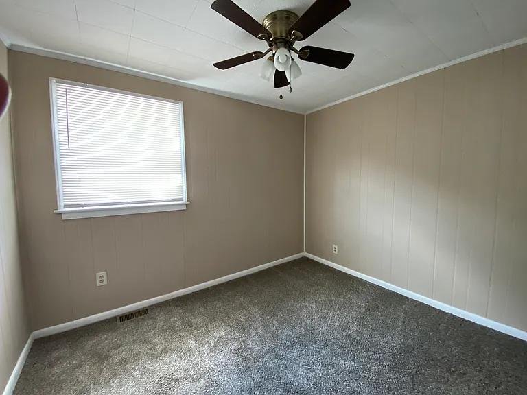 1128 Ava St — Photo 7