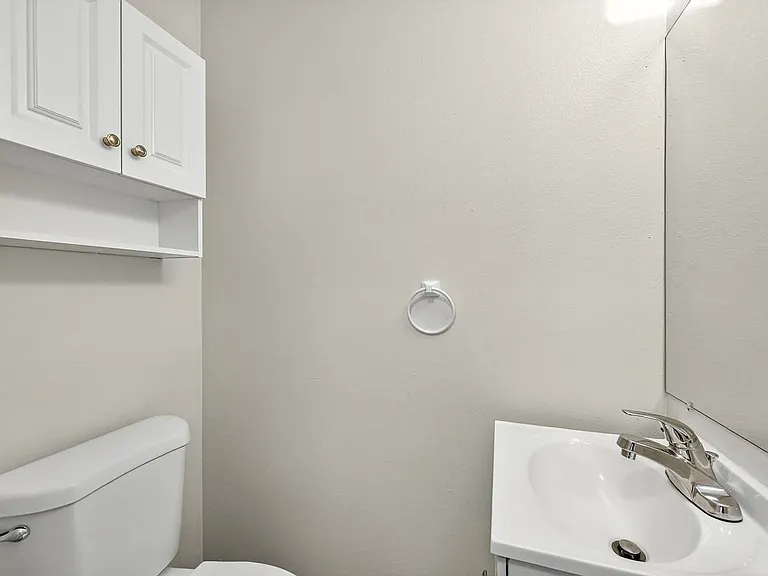 230 Lincoln St — Photo 7