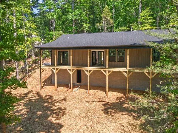 19 Fox Ridge Cir, Franklin, NC 28734