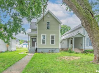 617 6th Ave S, Clinton, IA 52732