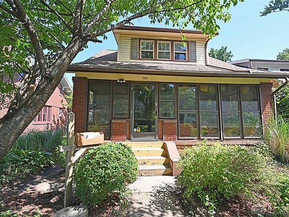 5th image of 742 Greenlawn Ave