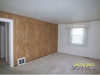 5th image of 504 Roselynne Ave