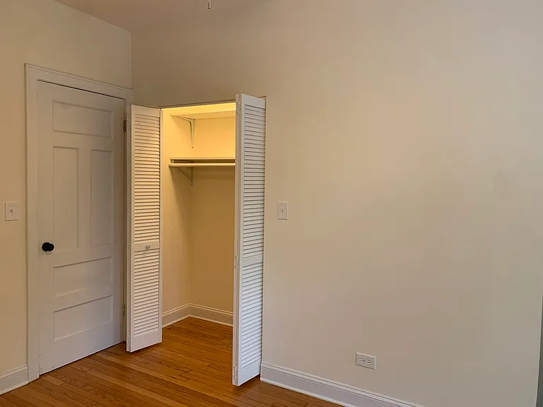 1035 W Barry Ave #2 — Photo 11