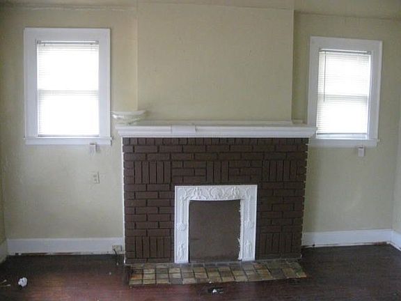 1 of 2 Fireplaces