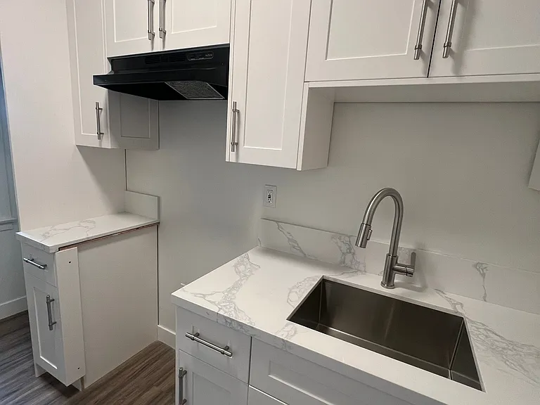 127 N Edgemont St #4 — Photo 13