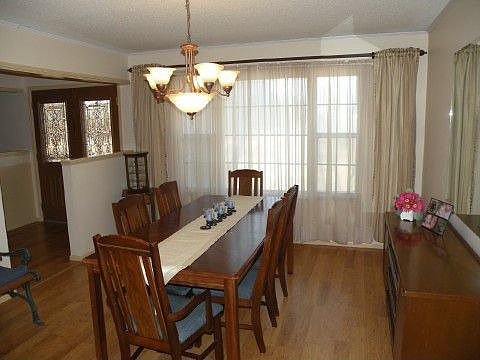 Dining With Wood Laminate Floor