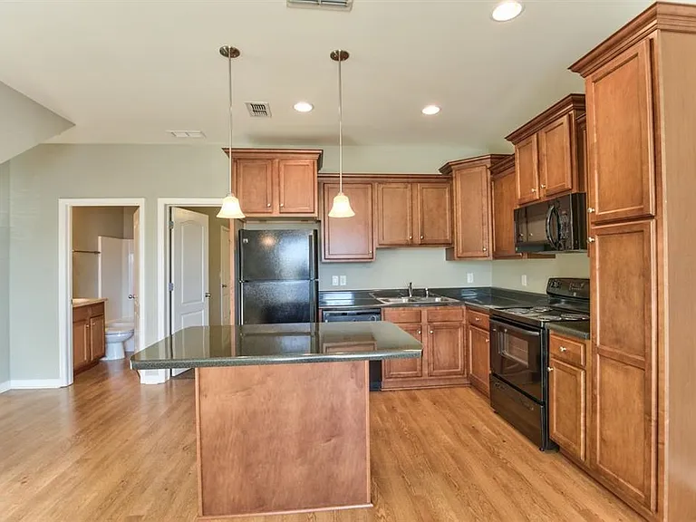 1956 Corvallis Ave #1956 — Photo 5