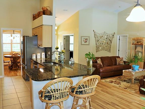 3rd image of 1646 Kew Gardens Ave