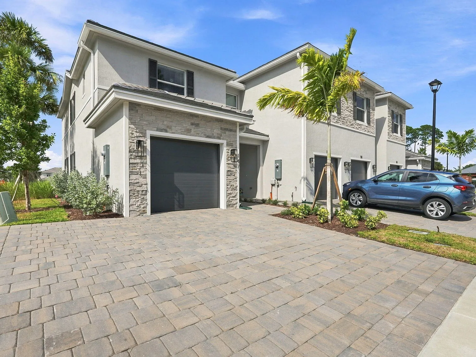 3 bed, 2.5 bath, 1456 sqft, $3,450 — Photo 3