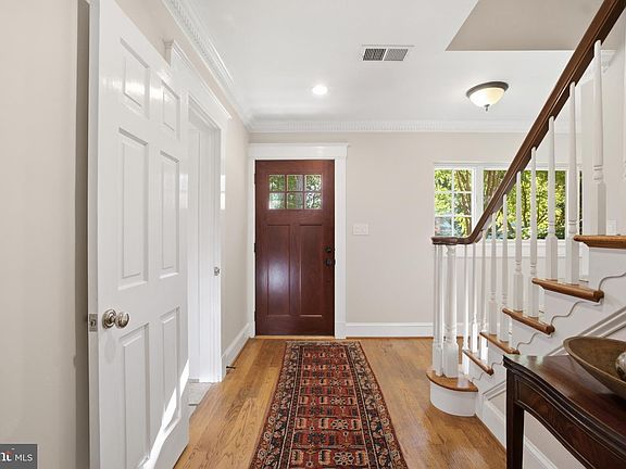 4th image of 3202 Juniper Ln