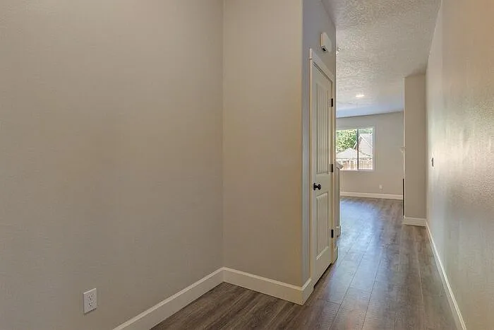 3 bed, 2.5 bath, 1604 sqft, $2,500 — Photo 3