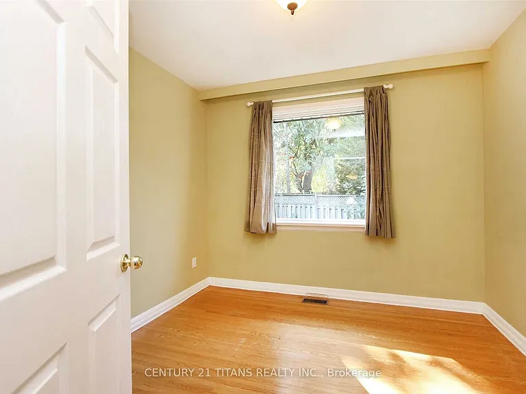 38 Rochman Blvd — Photo 7
