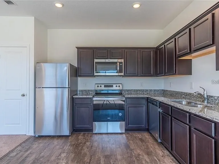 338 Madison Dr — Photo 2