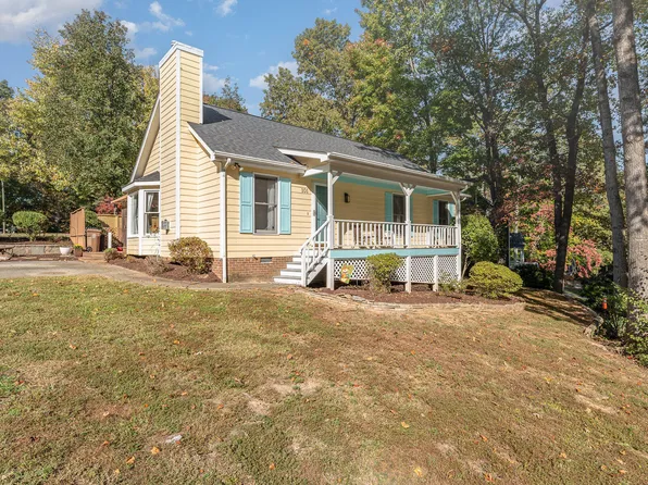 101 Carrousel Ln, Cary, NC 27513