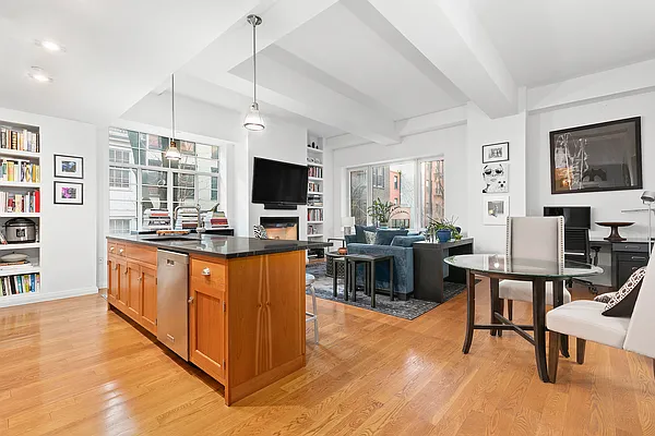 Sold by Compass | media 18