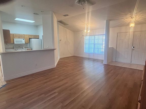 4th image of 2574 SE Victory Ave