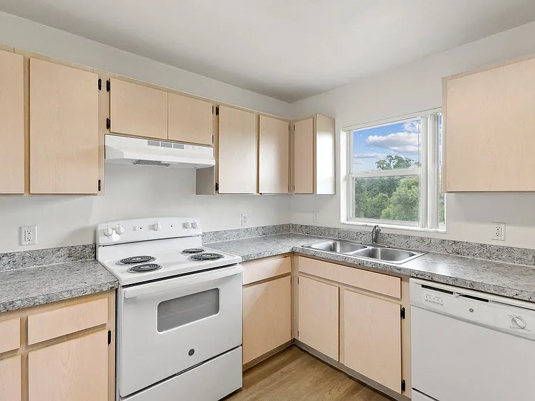 Pasco Woods Apartments — Photo 19