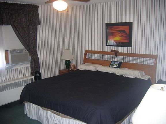 MBR with Full Bathroom