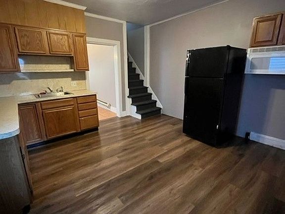 3rd image of 218 W Ridge St