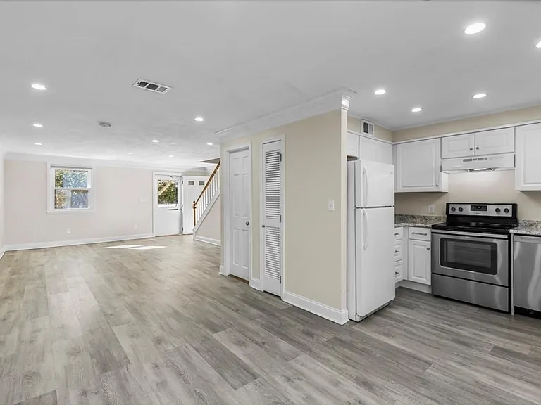 8 Captain Cook Ln #U — Photo 7