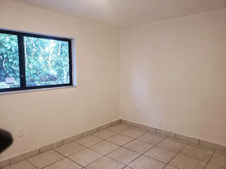 1144 NW 5th St #4 — Photo 7