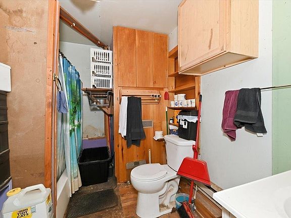 5th image of 15903 Bark River Rd