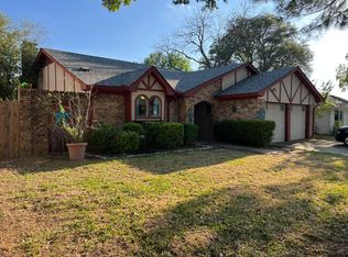 700 Huntwich Dr, Bedford, TX 76021