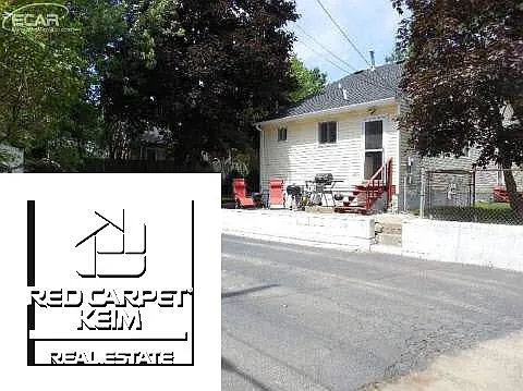 1048 McClellan St photo 1