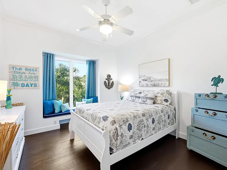 2540 Half Moon Walk — Photo 37