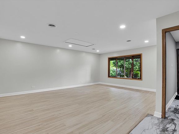 5th image of 501 Lafayette Ln