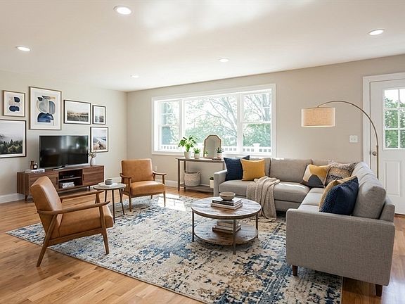 5th image of 579 Summit St #2