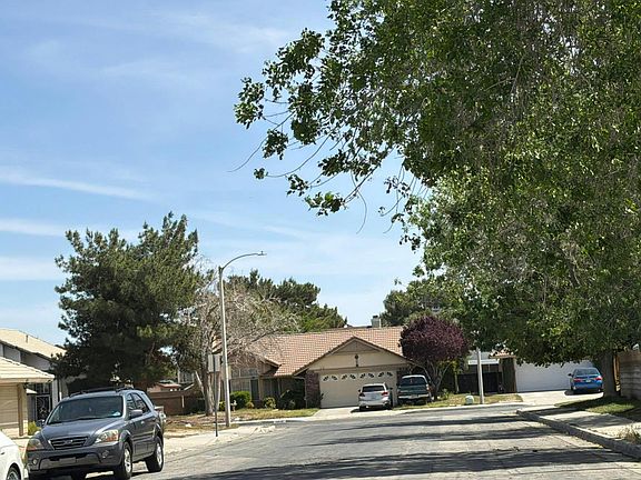 4th image of 43525 Carpenter Dr