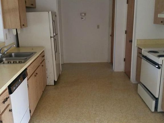3rd image of 360 Fountain St