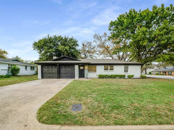 1200 Walker Dr, Hurst, TX 76053