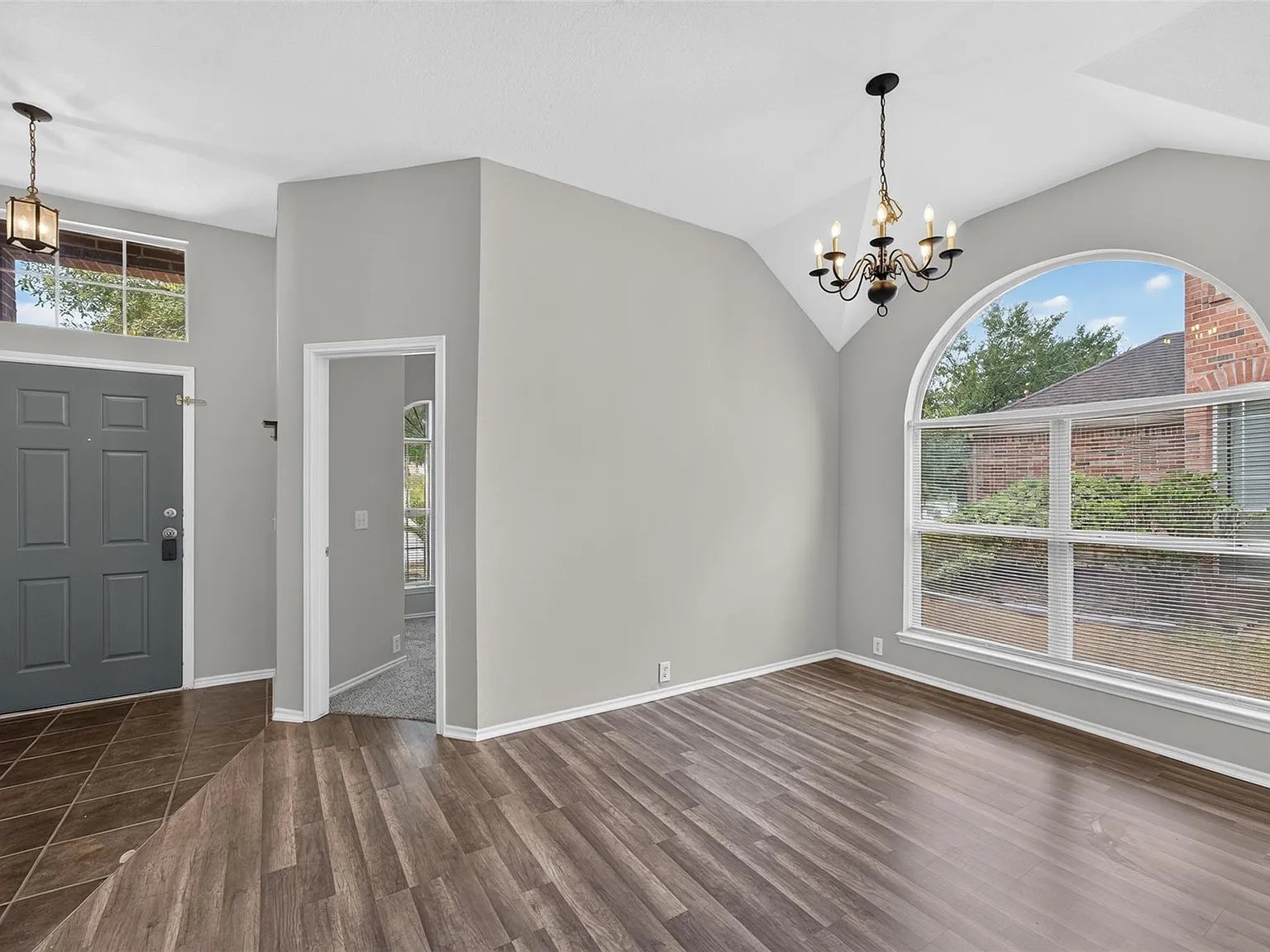4 bed, 2.0 bath, 1969 sqft, $2,300 — Photo 2