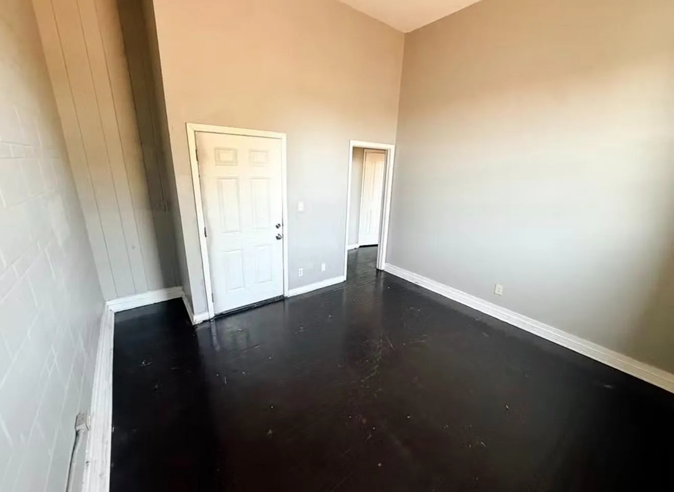 110 S 21st St - Apt 3 — Photo 2