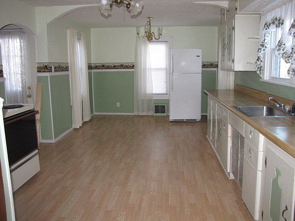 2nd image of 440 Emerald Ave