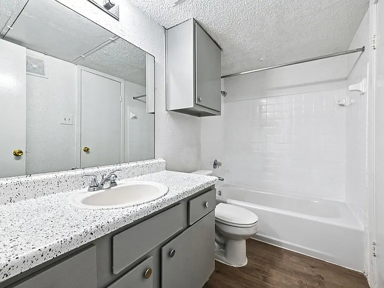 Pine Creek Apartments — Photo 55
