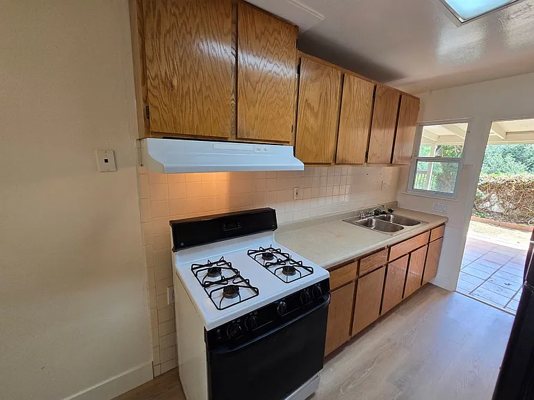 Coconino Ct. 3716-18 — Photo 9