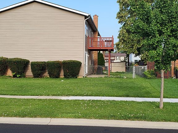 2nd image of 1126 S Oakwood Dr