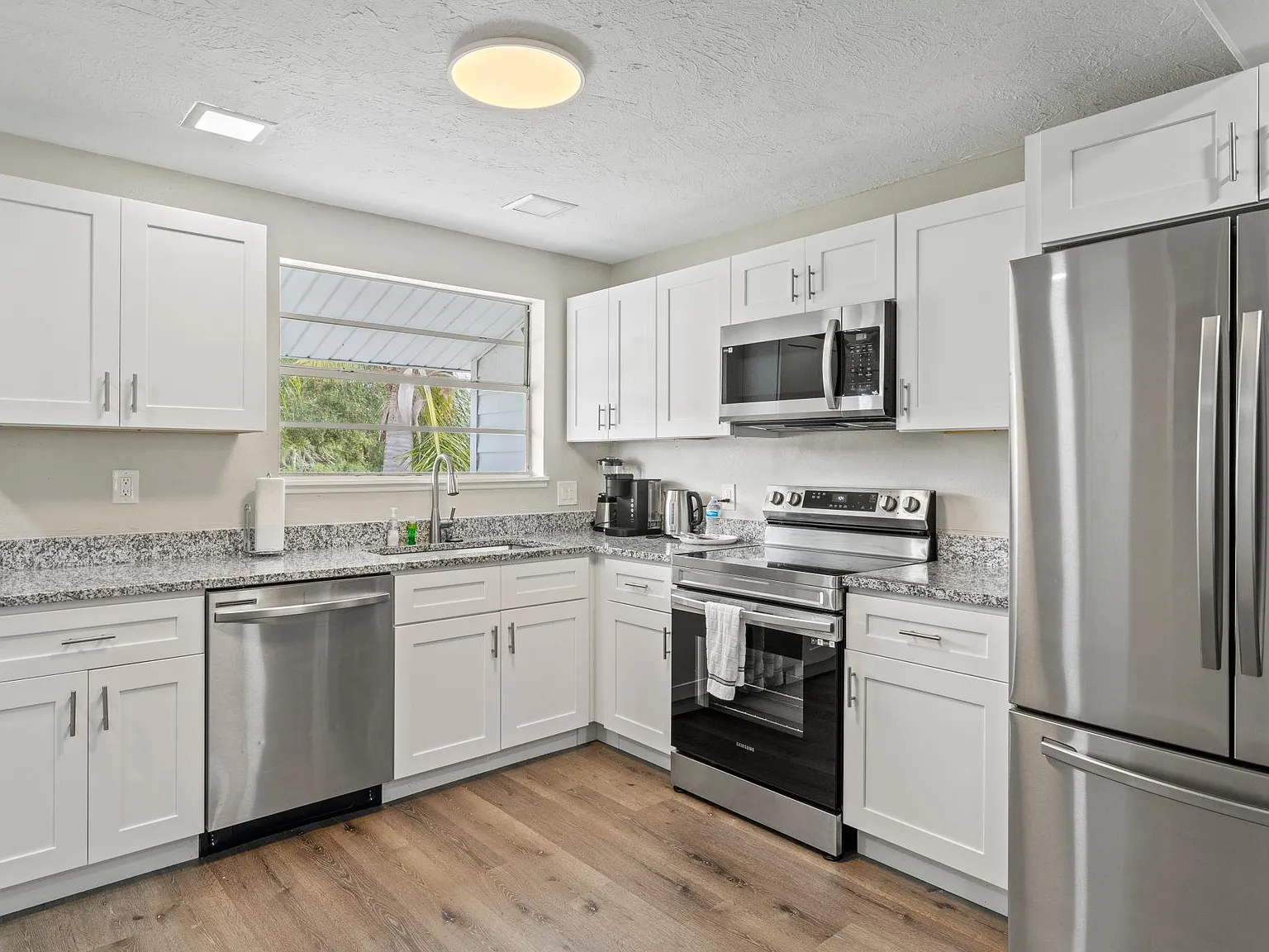 1727 E Manasota Beach Rd — Photo 3