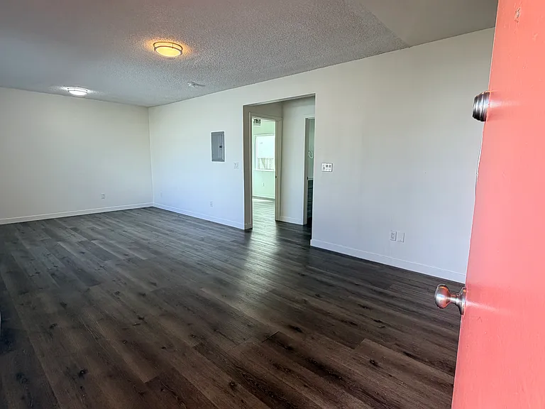 14924 Roscoe Blvd #5 — Photo 6