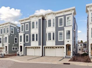 11 Village Ln, Excelsior, MN 55331