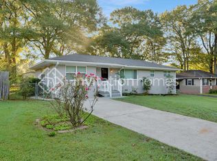 8490 Meadowbrook Dr, Douglasville, GA 30134
