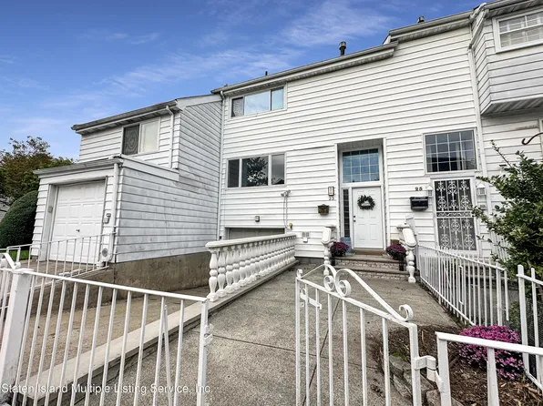 23 Dover Grn, Staten Island, NY 10312