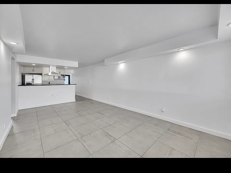 200 NW 25th St #2