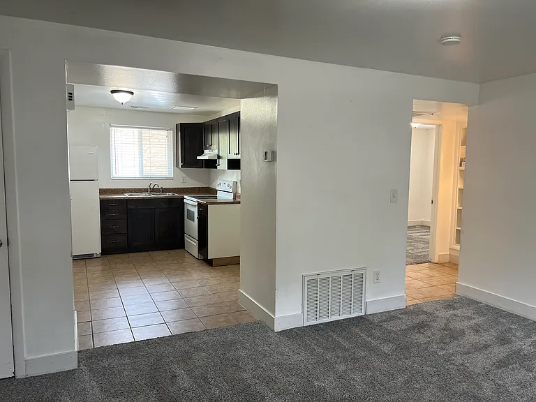 648 S 950 W — Photo 3